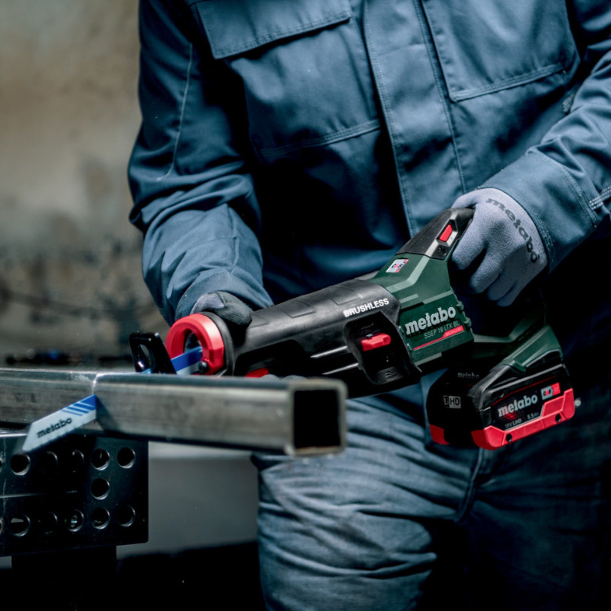 Metabo SSEP 18 LT BL Akku Saebelsaege 18 V 32 mm Brushless 2x LiHD Akku 5 5 Ah Ladegeraet Metabox 4 - toolbrothers