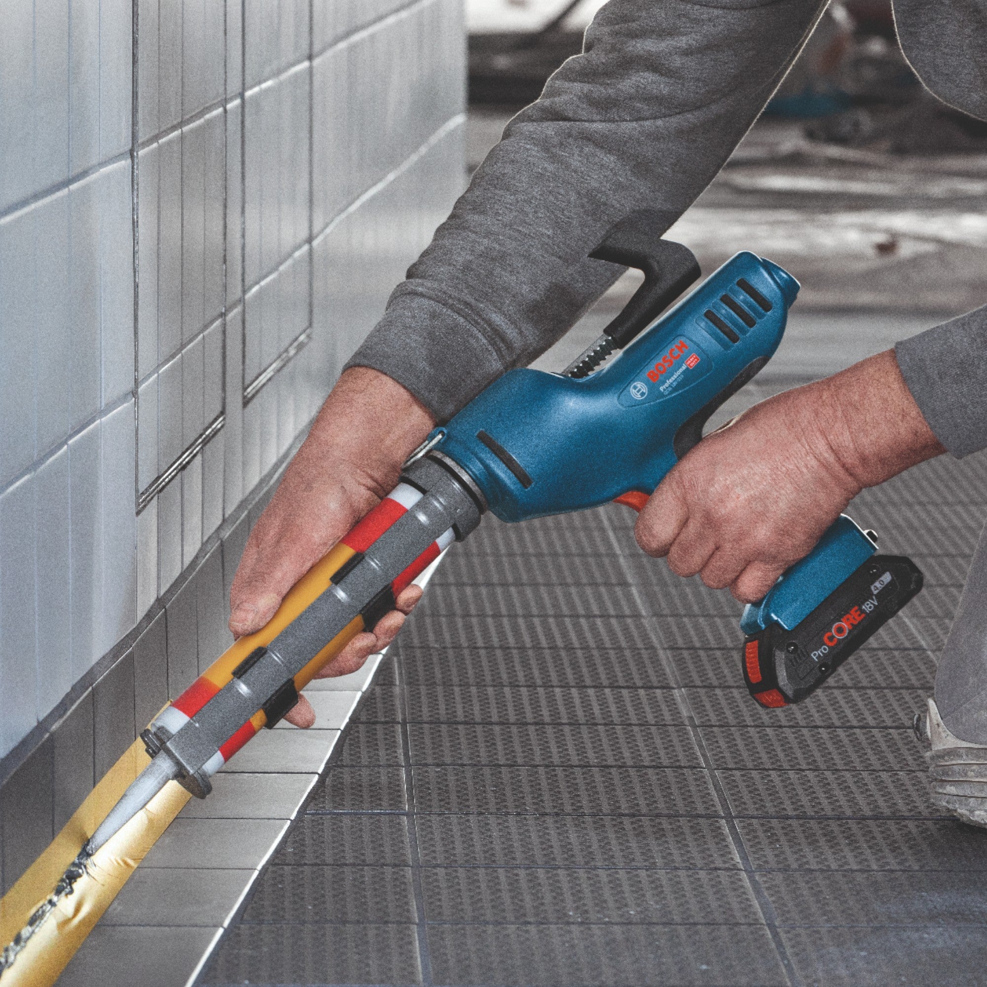 Bosch GCG 18V 310 Professional Akku Kartuschenpresse 18 V 310 ml 3 5 kN 1x Akku 4 0 Ah ohne Ladegeraet 4 - toolbrothers