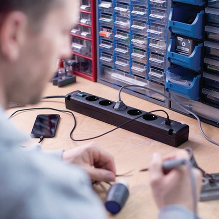 Brennenstuhl listwa gniazdowa Bremounta ( 8000594293 ) kabel 5-drożny l.3m z zabezpieczeniem przed dziećmi