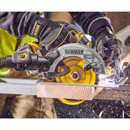 DeWalt DCS 573 M1 Cordless circular saw 18 V 190 x 30 mm brushless + 1x battery 4.0 Ah + charger
