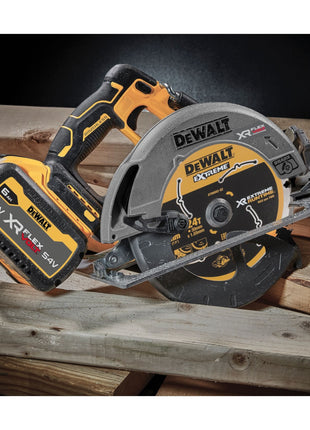 Sierra circular a batería DeWalt DCS 573 M1 18 V 190 x 30 mm sin escobillas + 1x batería 4,0 Ah + cargador