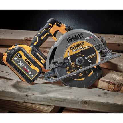 DeWalt DCS 573 M2 cordless circular saw 18 V 190 x 30 mm brushless + 2x battery 4.0 Ah + charger