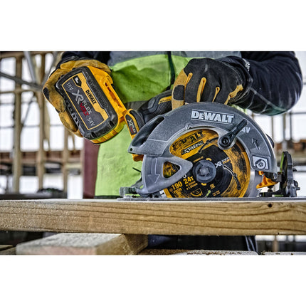 DeWALT DCS 578 Y2T Akku Kreissaege 54V XR FlexVolt 190 mm Brushless 2x Akku 12 0 Ah Ladegeraet TSTAK 4 - toolbrothers