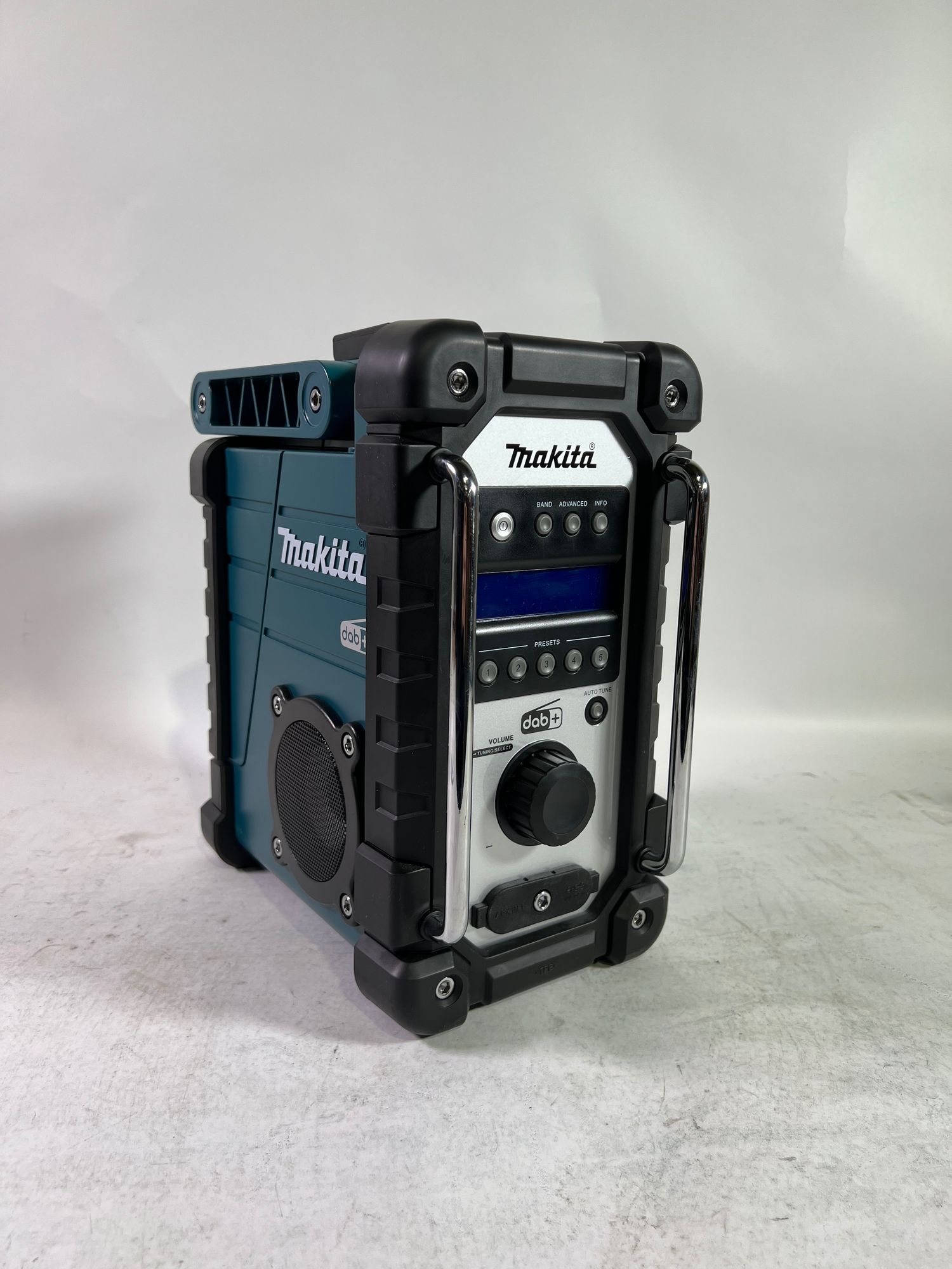 Makita DMR 110 N Akku Baustellenradio 12 V 14 4 V 18 V DAB DAB FM IP64 Solo ohne Akku ohne Ladegeraet Reparaturgeraet 0 - toolbrothers