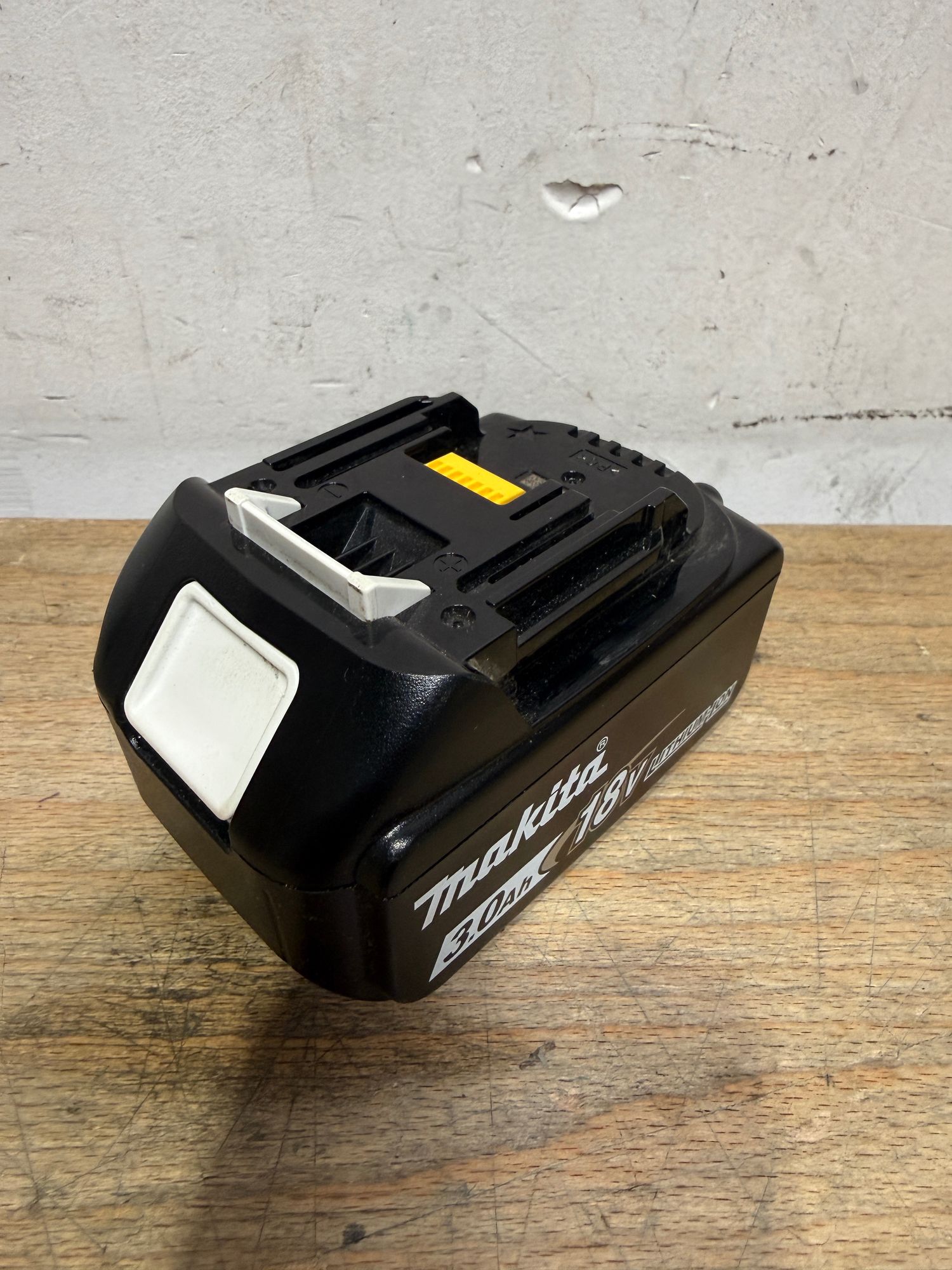 Makita BL 1830 B Li Ion Akku 18 V 3 0 Ah 3000 mAh 197599 5 mit LED Anzeige original kein Nachbau Gebraucht 0 - toolbrothers