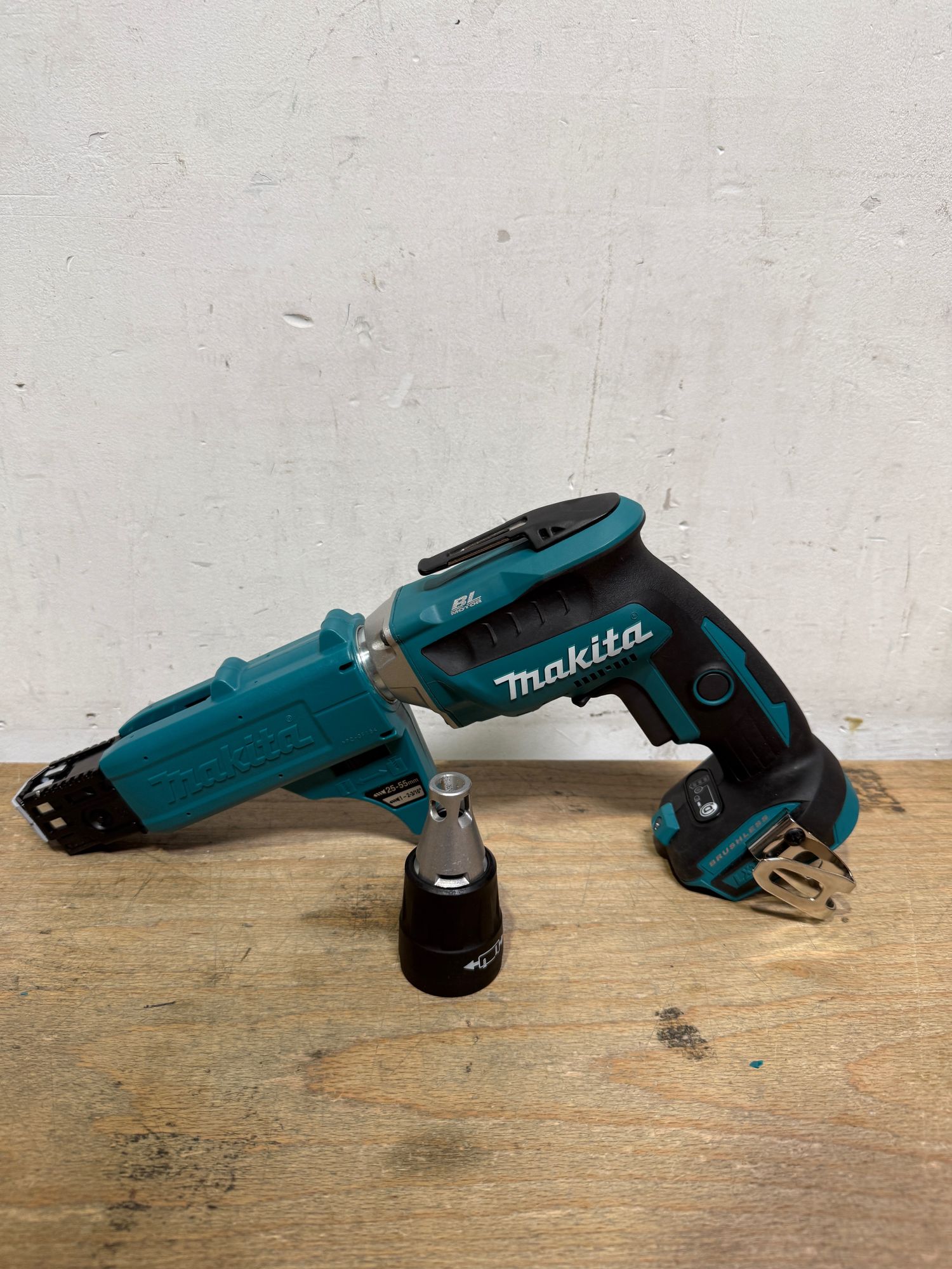 Makita DFS 452 Z Akku Trockenbauschrauber 18 V Brushless Solo ohne Akku ohne Ladegeraet Leicht Gebraucht 1 - toolbrothers
