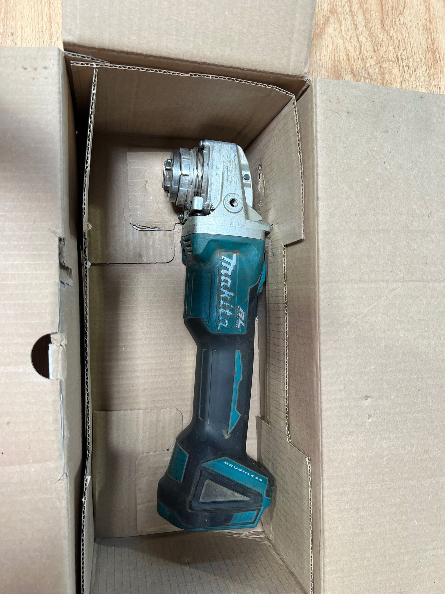 Makita DGA 521 ZX1 Akku Winkelschleifer 18 V 125 mm X LOCK Brushless Solo ohne Akku ohne Ladegeraet Reparaturgeraet 1 - toolbrothers