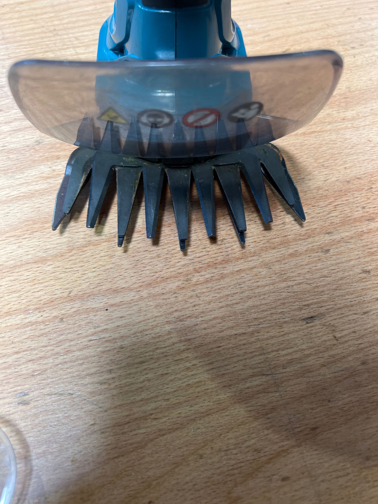 Makita DUM 111 ZX Akku Grasschere Strauchschere 18 V 11 cm Solo ohne Akku ohne Ladegeraet Reparaturgeraet 1 - toolbrothers
