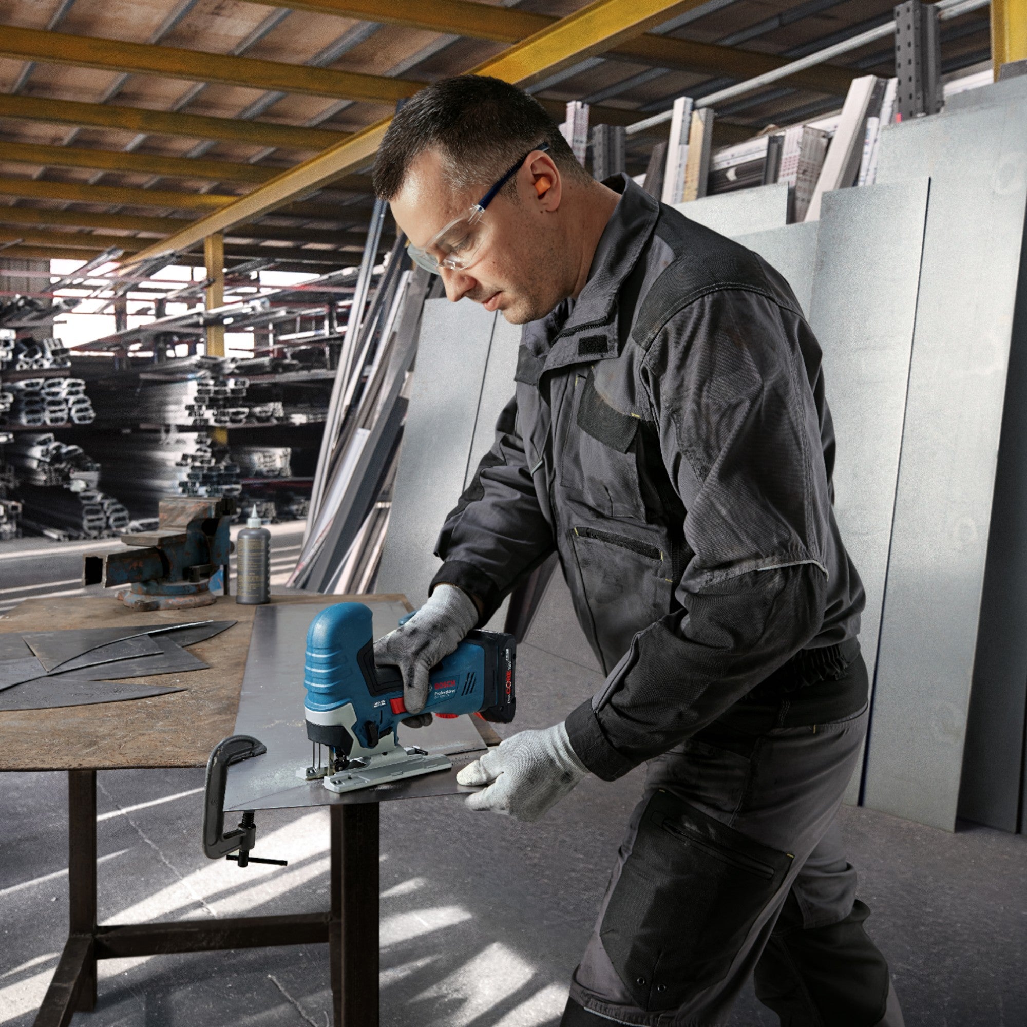 Bosch GST 18V 125 S Professional Akku Stichsaege 18 V 125 mm Brushless 2x Akku 2 0 Ah Ladegeraet 4 - toolbrothers