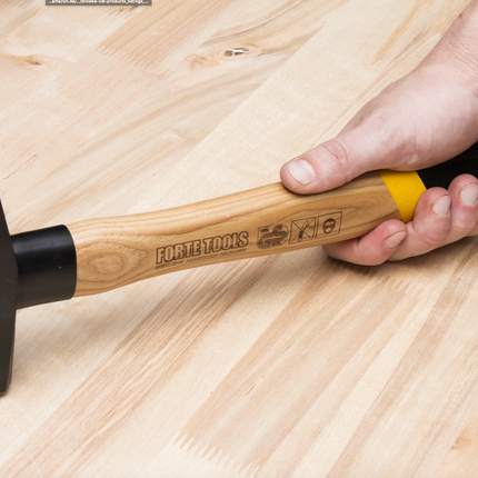FORTE TOOLS Schlosserhammer mit Holzgriff, 1500 g Kopfgewicht, Hammer mit Holzstiel, Premium Werkzeug, geschmiedet, doppelter Ringkeil, lackierter Kopf ( 000051151033 )